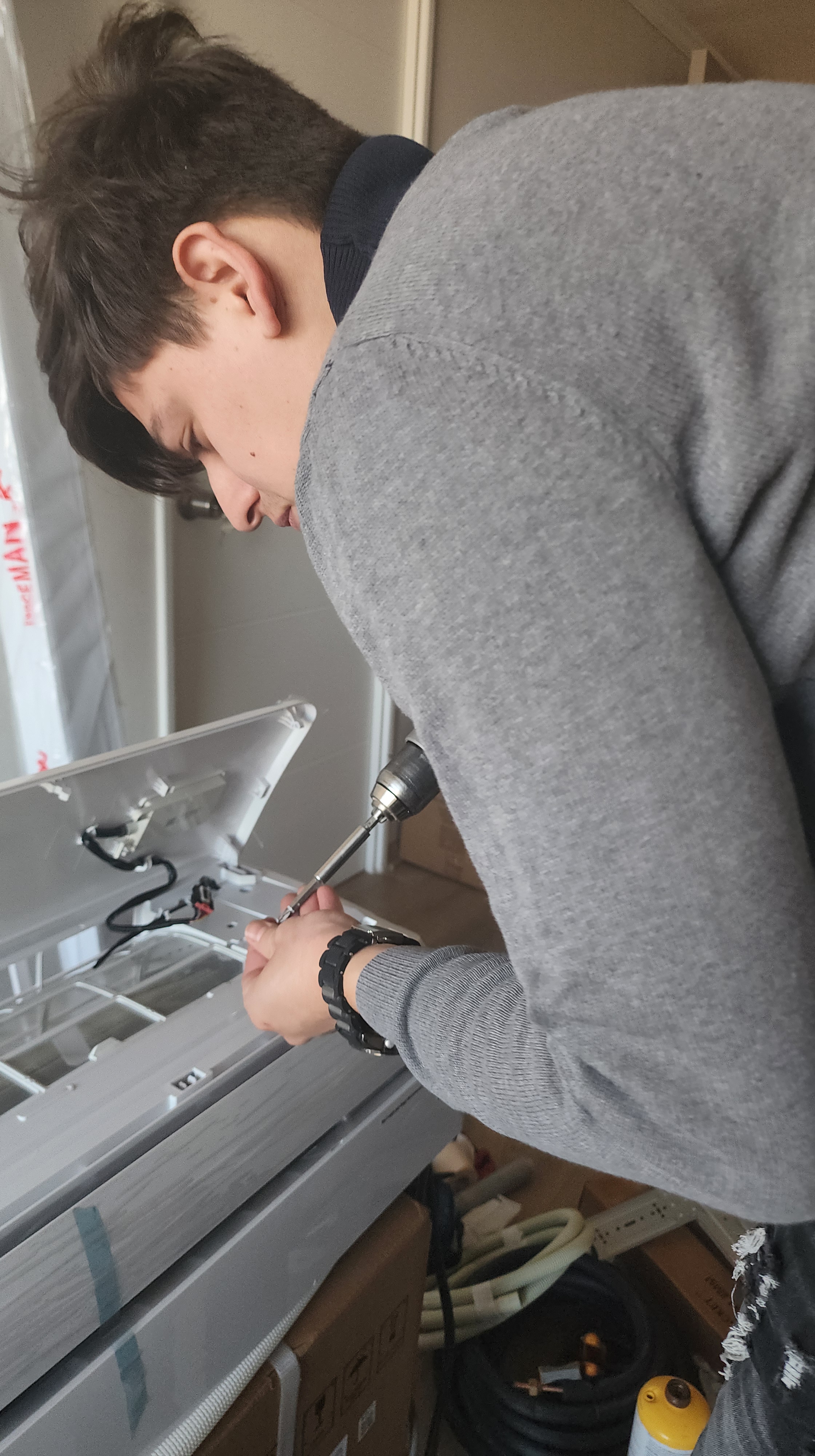 Solución de fallas comunes: aire que no enfría, hace ruido o gotea