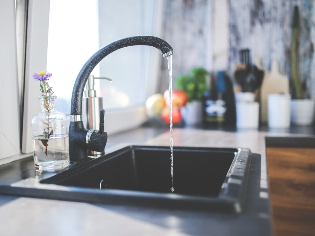 Cambio de lavamanos y lavaplatos